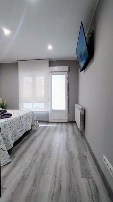 Ca Lolina Playa Apartment Gijon Bagian luar foto